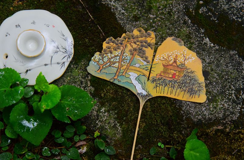 Hangzhou: Kunstwerke auf Ginkgo-Bl?ttern