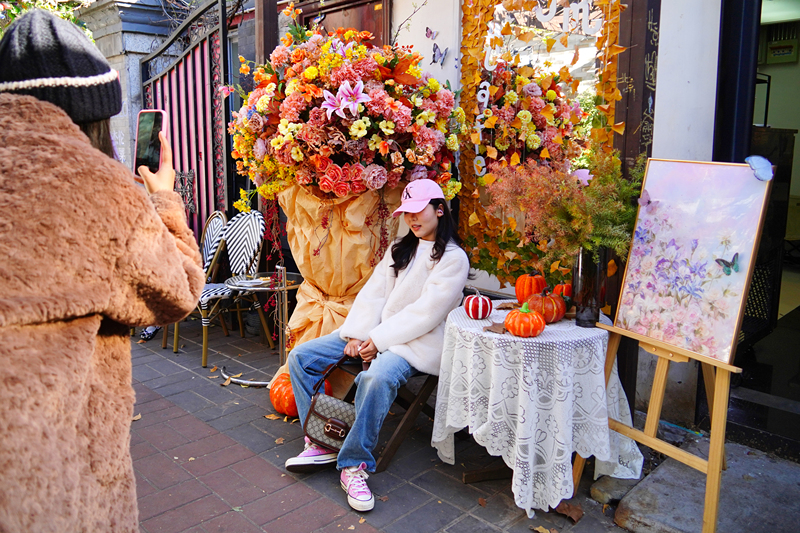 Herbstromantik in einem Café in Beijing