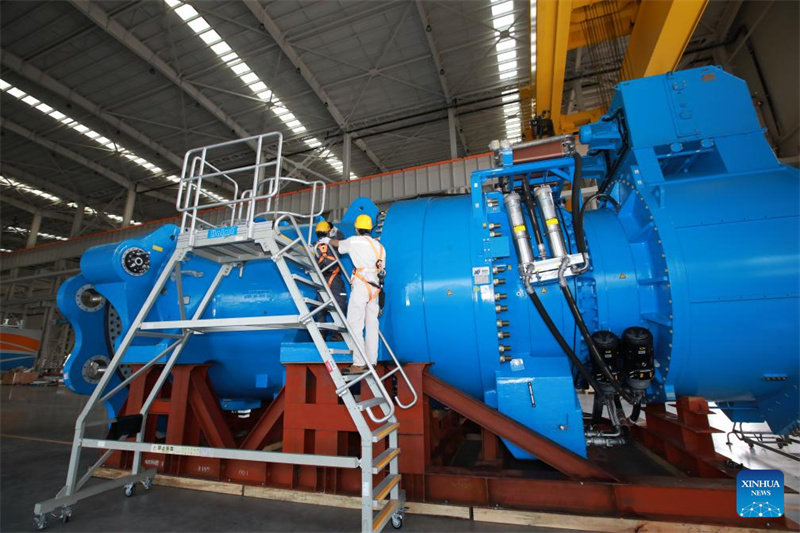 China produziert die gr??te schwimmende Offshore-Windkraftanlage der Welt