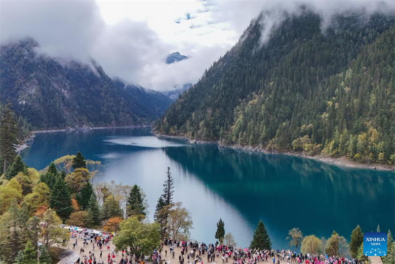 Neue Schnellstra?e soll Touristen Zugang zum Jiuzhaigou erleichtern
