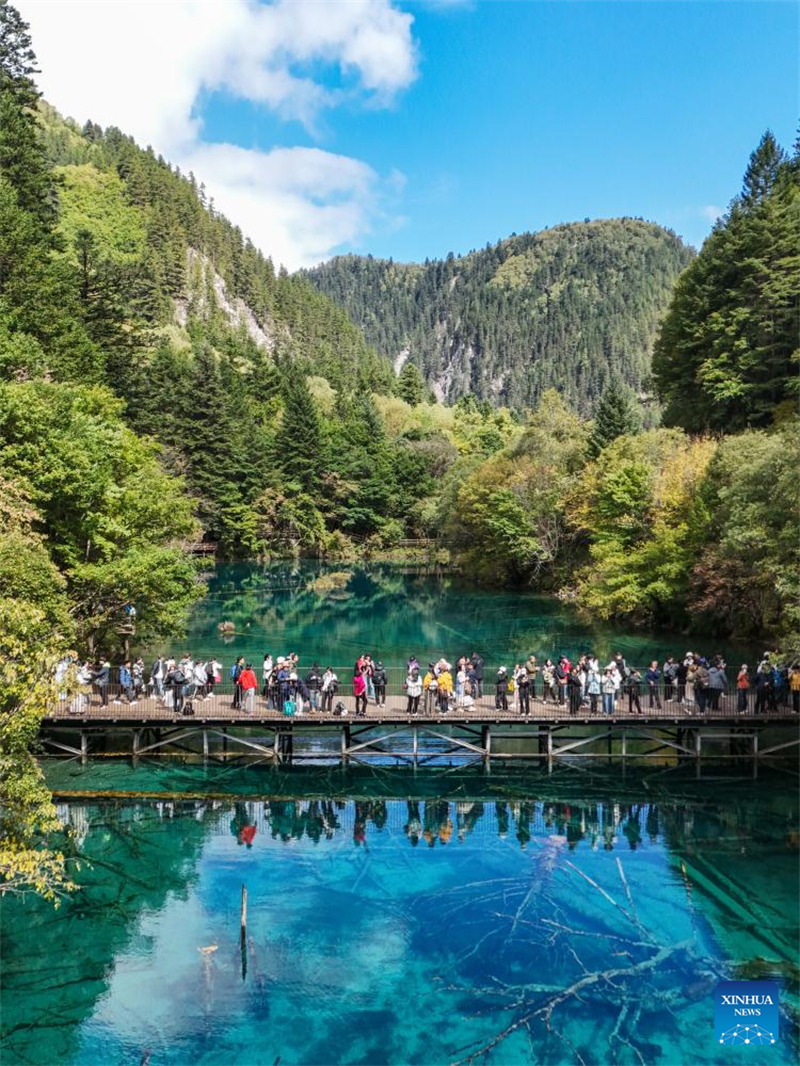 Neue Schnellstra?e soll Touristen Zugang zum Jiuzhaigou erleichtern