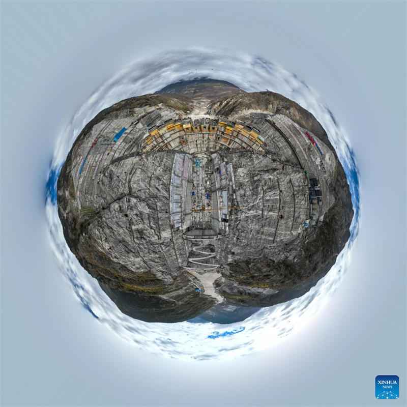 Bau des Wasserkraftwerks Yebatan in Südwestchina schreitet voran