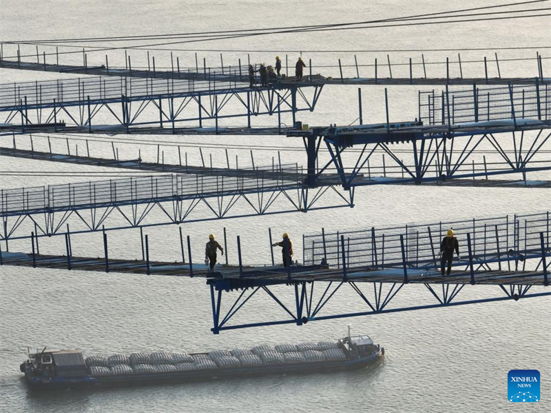 Yanji-Brücke am Jangtse nimmt Gestalt an
