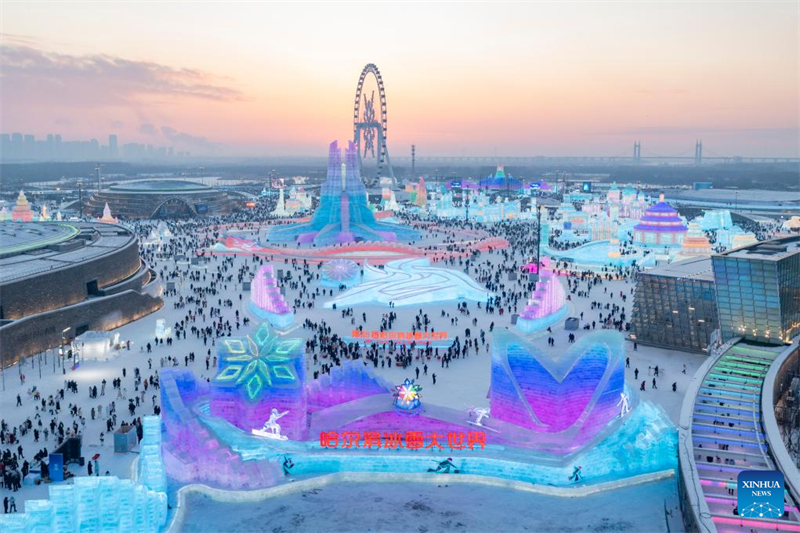Gr??ter Eis- und Schnee-Themenpark der Welt in Harbin er?ffnet