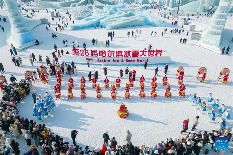 Gr??ter Eis- und Schnee-Themenpark der Welt in Harbin er?ffnet