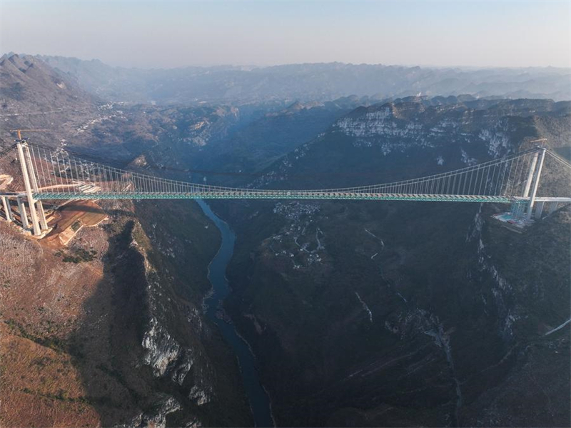 Huajiang-Grand-Canyon-Brücke im Südwesten Chinas bereit zur Schlie?ung