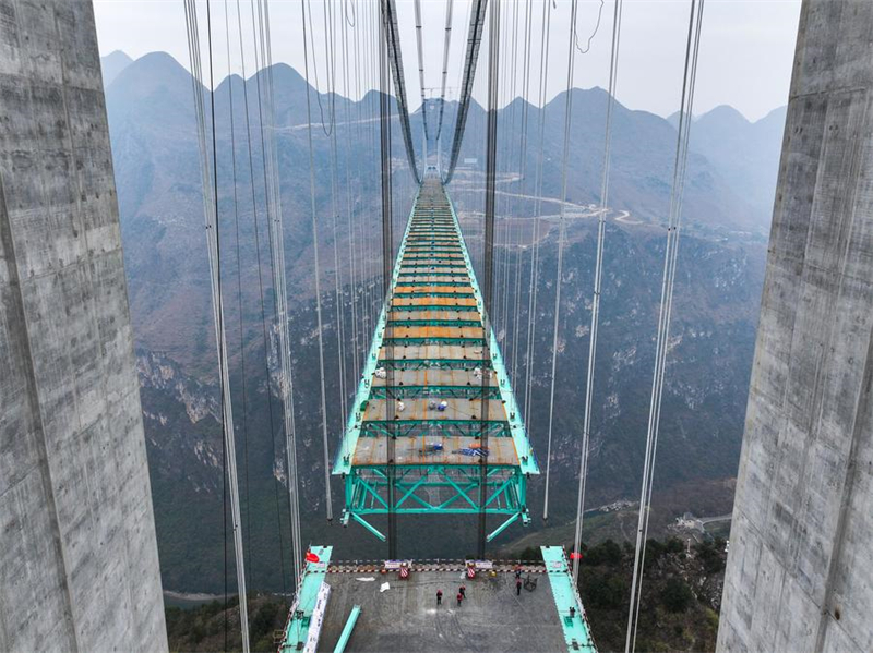 Huajiang-Grand-Canyon-Brücke im Südwesten Chinas bereit zur Schlie?ung