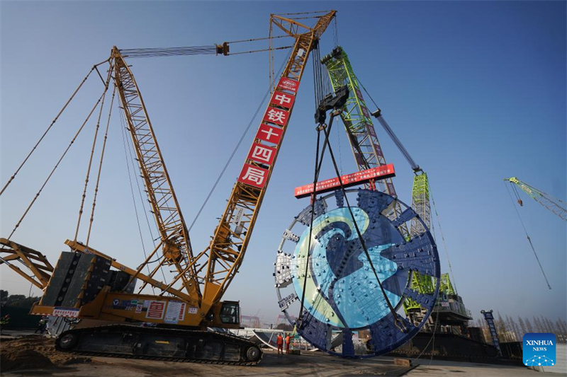 Zeremonielle Montage des Bohrkopfes der Schildvortriebsmaschine ?Jianghaihao“