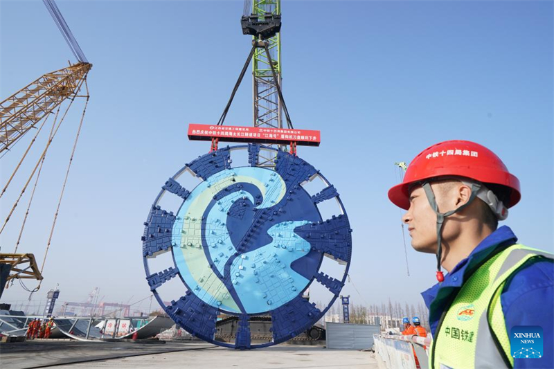 Zeremonielle Montage des Bohrkopfes der Schildvortriebsmaschine ?Jianghaihao“