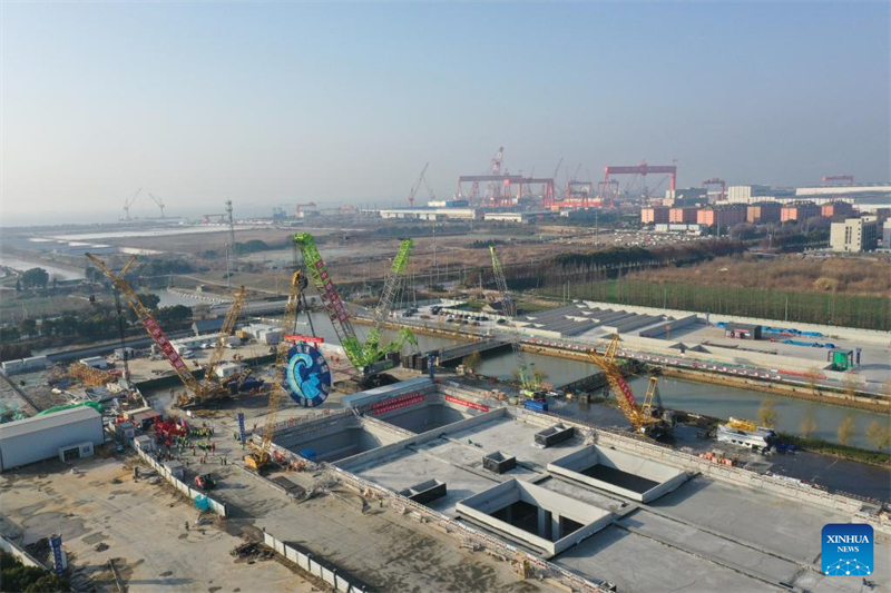 Zeremonielle Montage des Bohrkopfes der Schildvortriebsmaschine ?Jianghaihao“