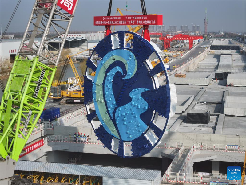 Zeremonielle Montage des Bohrkopfes der Schildvortriebsmaschine ?Jianghaihao“