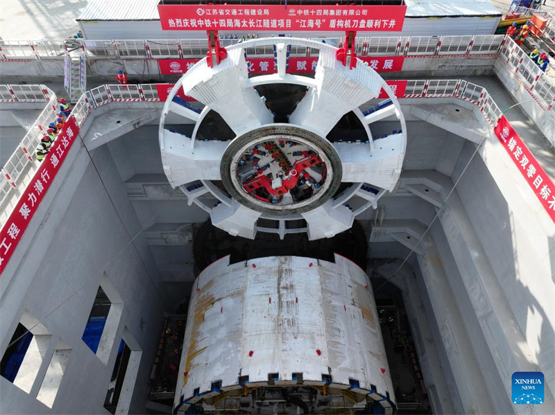 Zeremonielle Montage des Bohrkopfes der Schildvortriebsmaschine ?Jianghaihao“