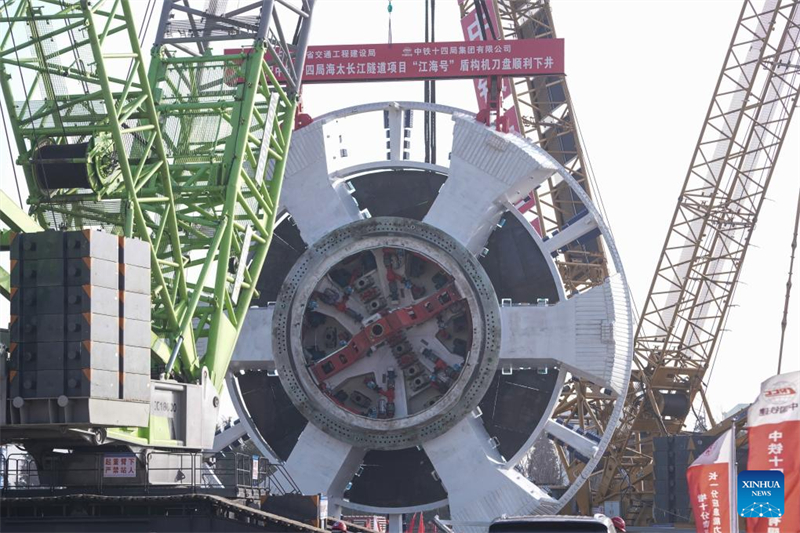 Zeremonielle Montage des Bohrkopfes der Schildvortriebsmaschine ?Jianghaihao“