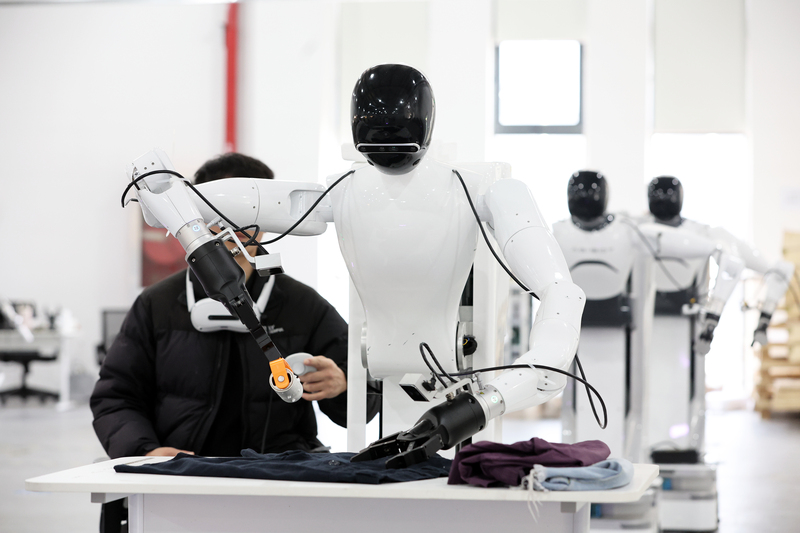 Shanghais erste Fabrik für humanoide Roboter beginnt mit Massenproduktion