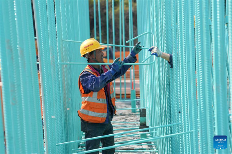 Taoyaomen Autobahn-Eisenbahnbrücke im Bau in Zhejiang