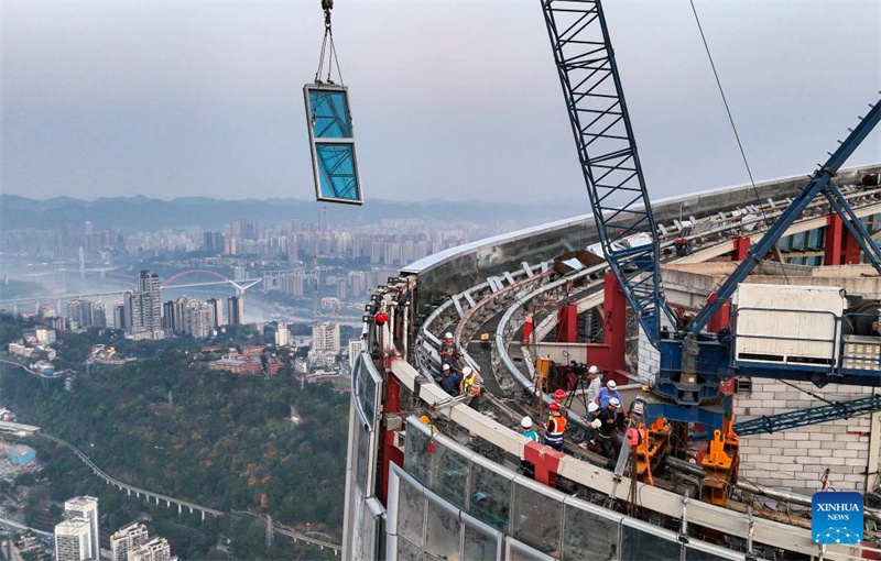 Vorhangfassadenbau am h?chsten Geb?ude in Chongqing abgeschlossen