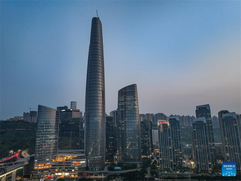 Vorhangfassadenbau am h?chsten Geb?ude in Chongqing abgeschlossen