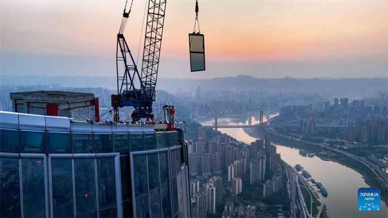 Vorhangfassadenbau am h?chsten Geb?ude in Chongqing abgeschlossen