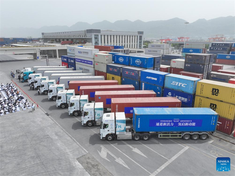 China startet erste überregionale Route für schwere Lkw mit Wasserstoff-Antrieb