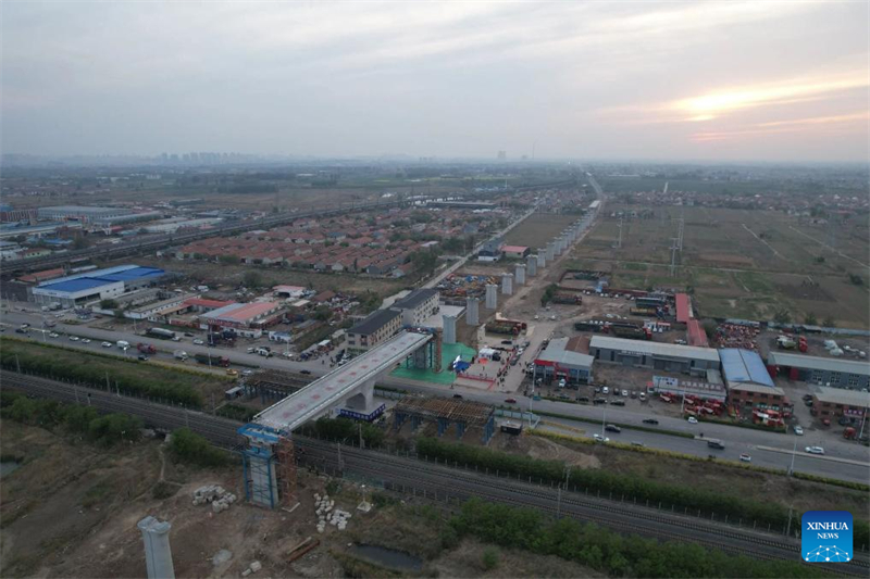 Drehbrücke der Intercity-Strecke Shijiazhuang-Hengshui-Cangzhou-Huanghua Hafen im Bau