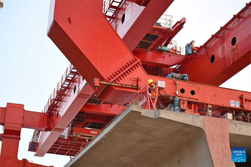 Die Tr?germontage im Abschnitt Hebei der Hochgeschwindigkeitsstrecke Xiong’an–Shangqiu ist vollst?ndig abgeschlossen