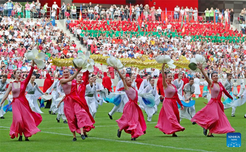 Mit chinesischer Unterstützung gebautes Fu?ballstadion in Minsk er?ffnet