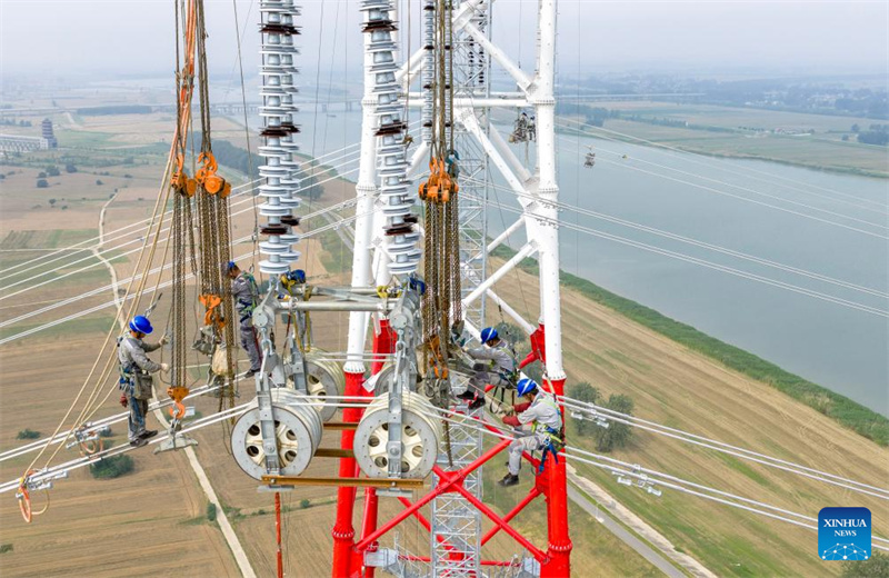 500-kV-Stromübertragungsprojekt schlie?t überquerung des Huaihe-Flusses in Ostchina ab