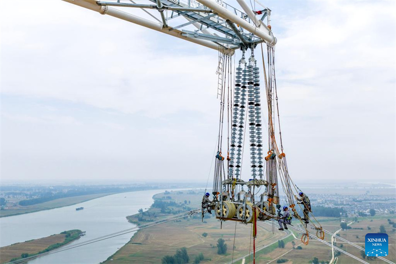 500-kV-Stromübertragungsprojekt schlie?t überquerung des Huaihe-Flusses in Ostchina ab