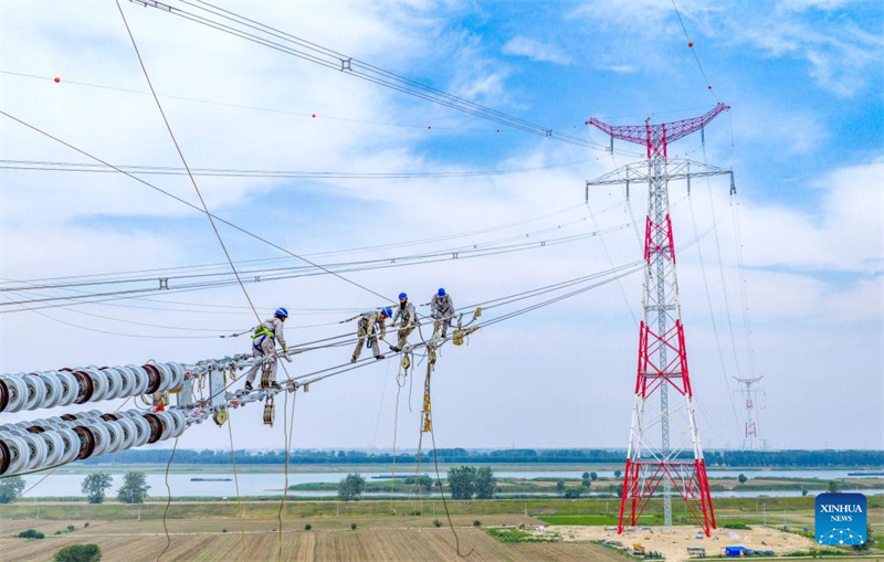 500-kV-Stromübertragungsprojekt schlie?t überquerung des Huaihe-Flusses in Ostchina ab