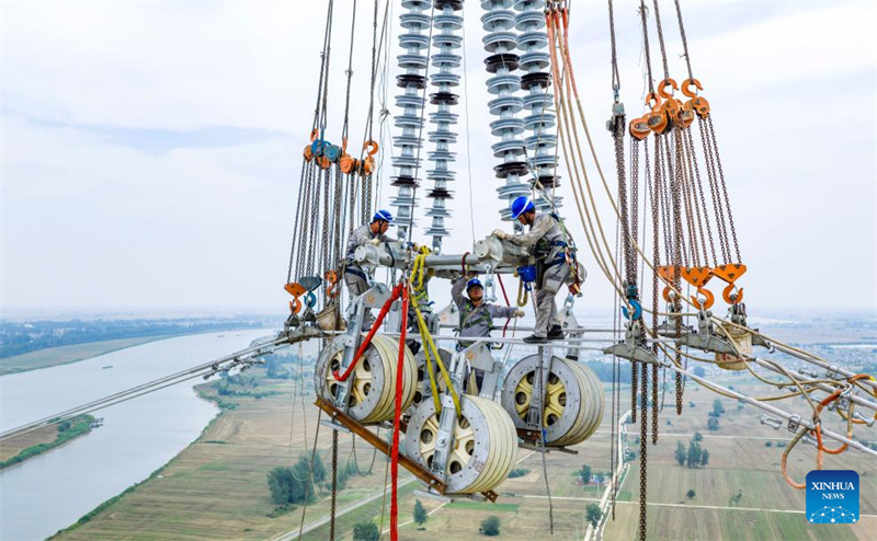 500-kV-Stromübertragungsprojekt schlie?t überquerung des Huaihe-Flusses in Ostchina ab