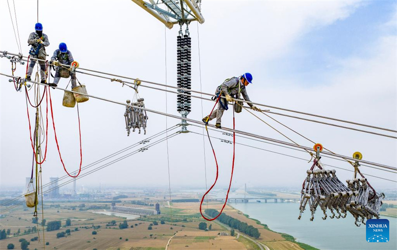500-kV-Stromübertragungsprojekt schlie?t überquerung des Huaihe-Flusses in Ostchina ab