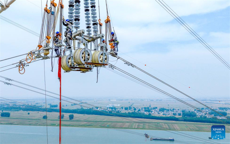 500-kV-Stromübertragungsprojekt schlie?t überquerung des Huaihe-Flusses in Ostchina ab