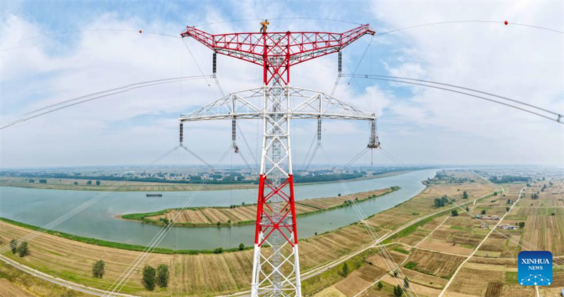 500-kV-Stromübertragungsprojekt schlie?t überquerung des Huaihe-Flusses in Ostchina ab