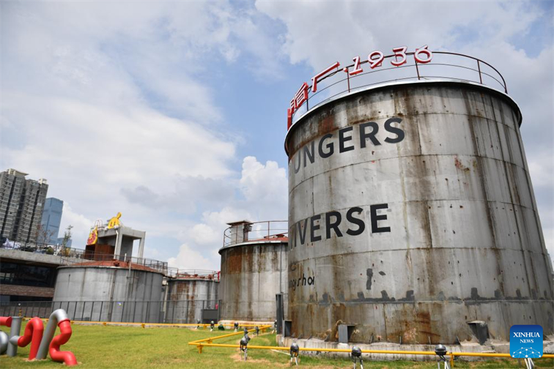 Ehemaliges ?ldepot: Konsumerlebnisse im Industriedesign