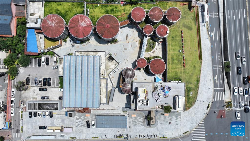 Ehemaliges ?ldepot: Konsumerlebnisse im Industriedesign