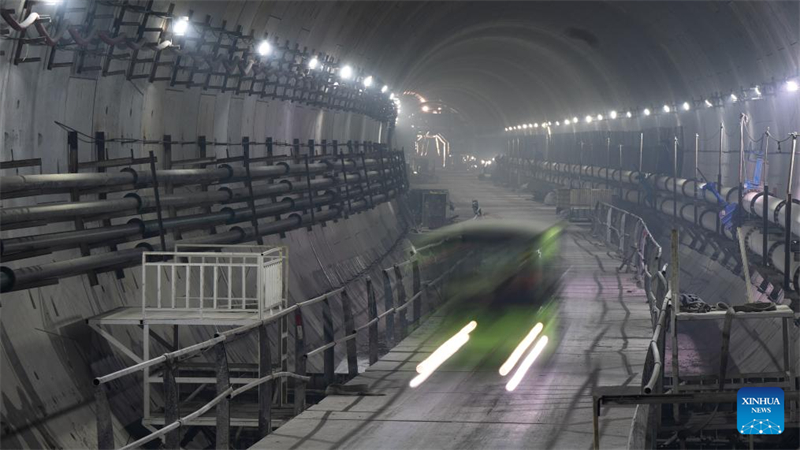 Durchbruch beim Tunnelbau von Wuhans U-Bahn am Jangtse-Fluss