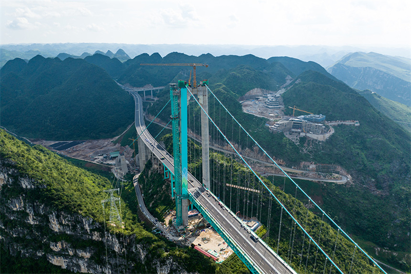 Die Bauarbeiten an der h?chsten Brücke der Welt sind zu über 98 Prozent abgeschlossen