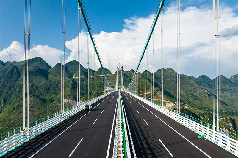 Die Bauarbeiten an der h?chsten Brücke der Welt sind zu über 98 Prozent abgeschlossen