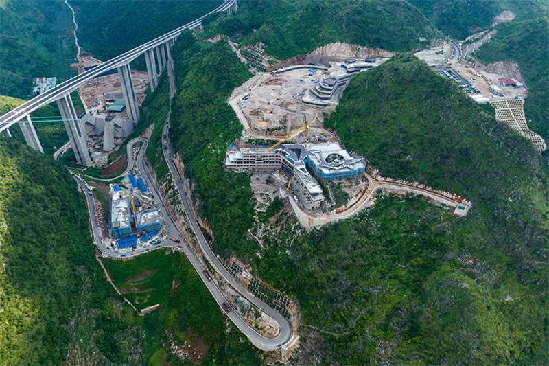 Die Bauarbeiten an der h?chsten Brücke der Welt sind zu über 98 Prozent abgeschlossen