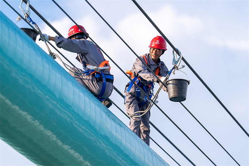Die Bauarbeiten an der h?chsten Brücke der Welt sind zu über 98 Prozent abgeschlossen
