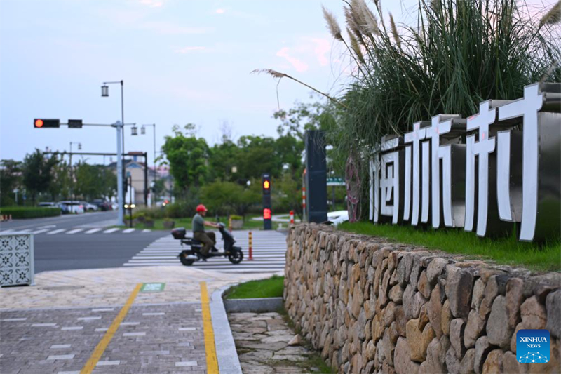 Dorfgemeinschaft nutzt aktiv M?glichkeiten zur Reduktion von Umweltbelastungen und Kohlenstoffemissionen