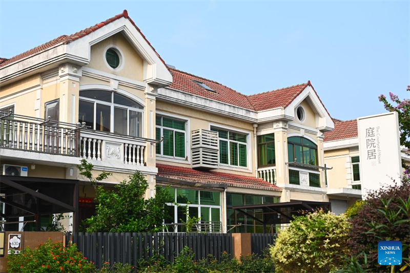 Dorfgemeinschaft nutzt aktiv M?glichkeiten zur Reduktion von Umweltbelastungen und Kohlenstoffemissionen