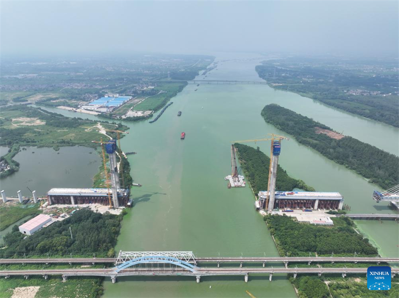 Hauptturm der Brücke über den Gro?en Kanal zwischen Beijing und Hangzhou erreicht Richtfesth?he
