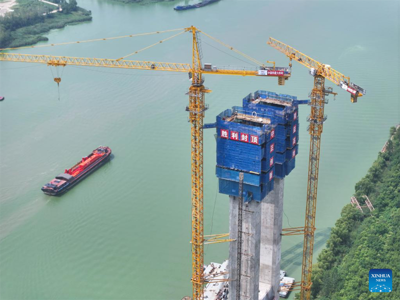 Hauptturm der Brücke über den Gro?en Kanal zwischen Beijing und Hangzhou erreicht Richtfesth?he