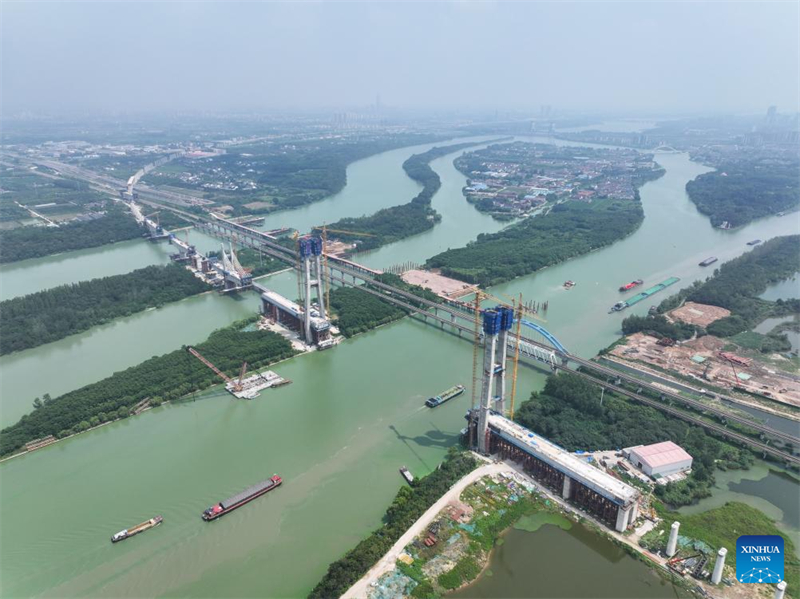 Hauptturm der Brücke über den Gro?en Kanal zwischen Beijing und Hangzhou erreicht Richtfesth?he