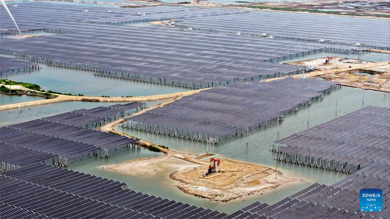 China nutzt brachliegende Fl?chen von ?lfeldern zur Entwicklung sauberer Energie