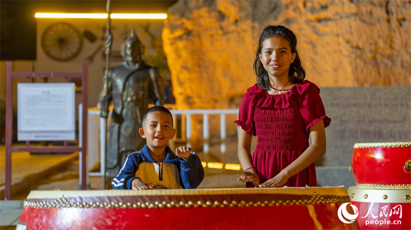 Die Altstadt von Kuqa bei Nacht