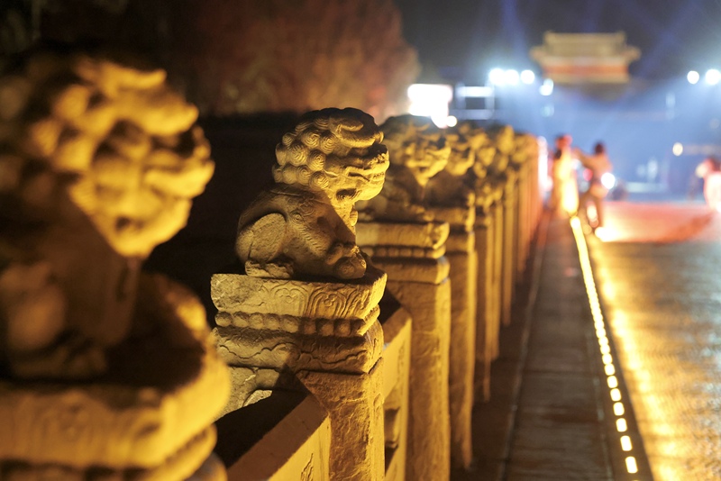 Lichterzeremonie zum Jahrestag des Endes des antifaschistischen Weltkriegs an der Lugou-Brücke in Beijing
