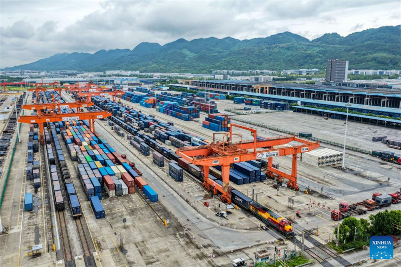 China-Europa-Güterzugdienst operiert über 3.400 Fahrten aus Südwestchina