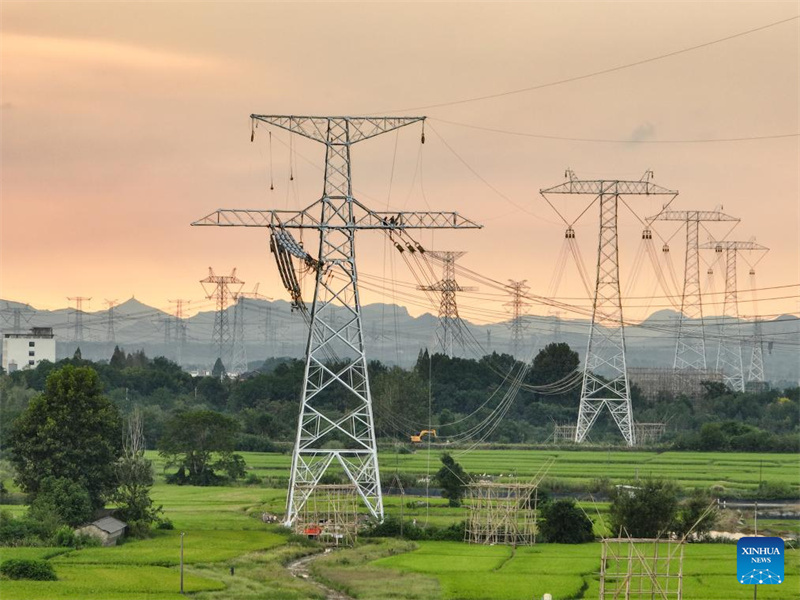 Leitungsmontage im Anhui-Abschnitt des Ultrahochspannungs-Stromübertragungsprojekts Gansu-Zhejiang startet